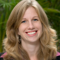 Headshot of Laura Rusnak in an outdoors setting