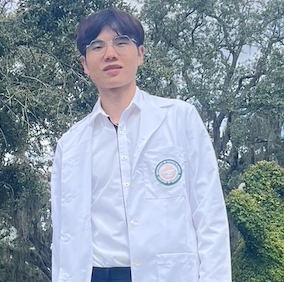 A headshot of Zhixuan Zhu