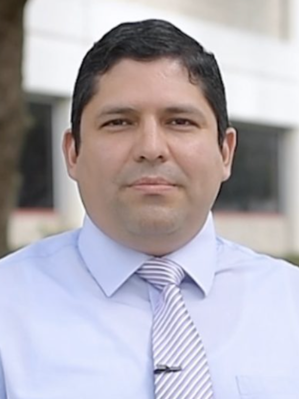 A headshot of Dr. Abraham Salinas-Miranda