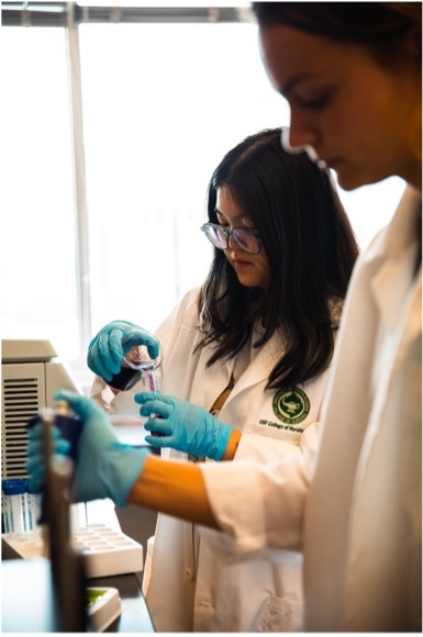 Student in the CON Biobehavior Lab