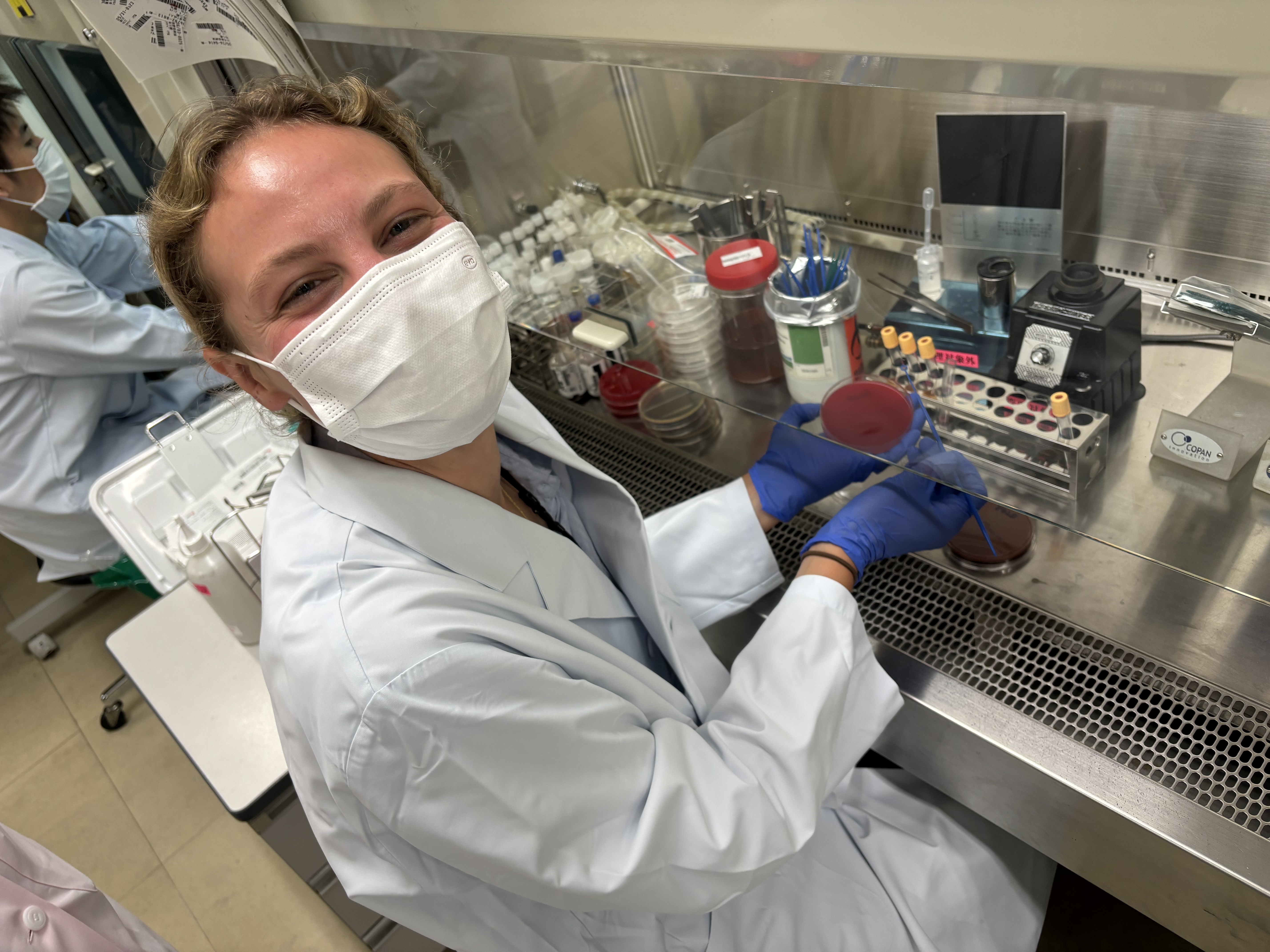 imSC student in the lab
