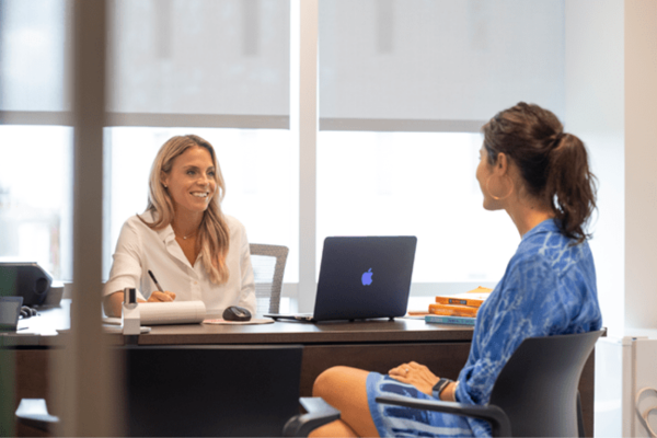 A nutritionist talking to her patient in an office.