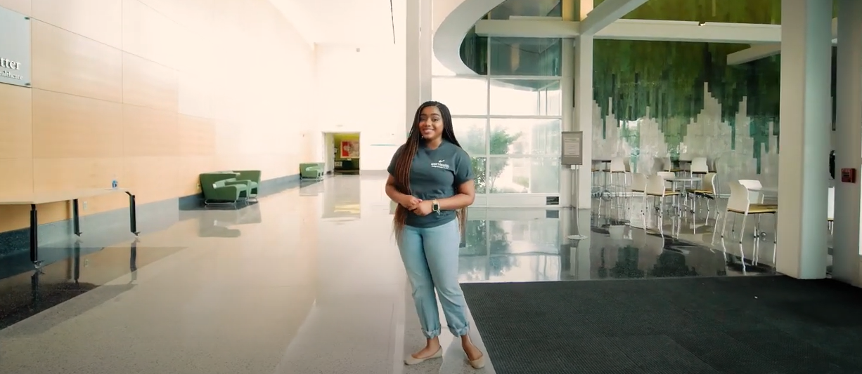 A USF COPH student gives a virtual tour of the campus