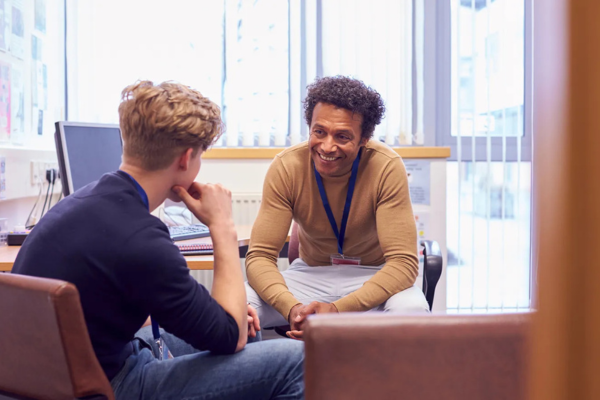 A nutritionist talking to his patient in an office.